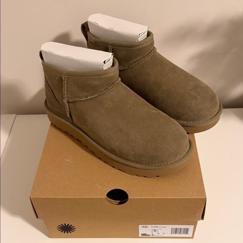UGG ULTRA MINI in color ANTELOPE